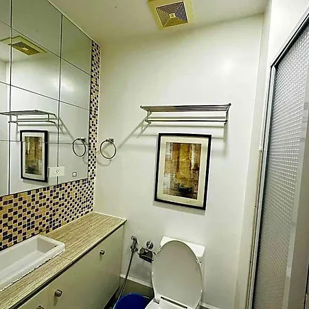 Near Mc Kinley Bgc 1 Bedroom With Balcony Neflix