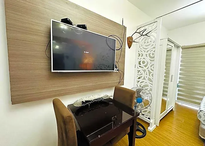 Near Mc Kinley Bgc 1 Bedroom With Balcony Neflix