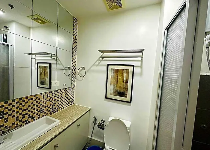 Near Mc Kinley Bgc 1 Bedroom With Balcony Neflix * Manille