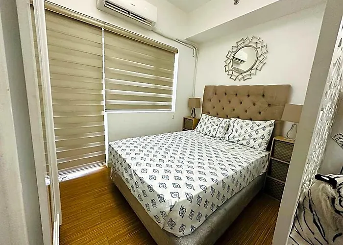 Near Mc Kinley Bgc 1 Bedroom With Balcony Neflix Hotel