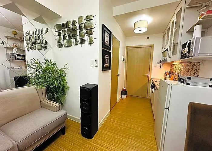 Hotel Near Mc Kinley Bgc 1 Bedroom With Balcony Neflix