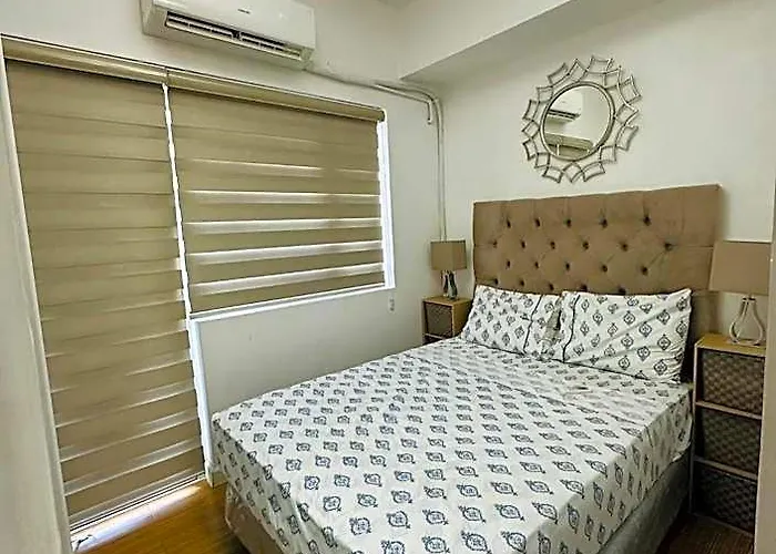Near Mc Kinley Bgc 1 Bedroom With Balcony Neflix