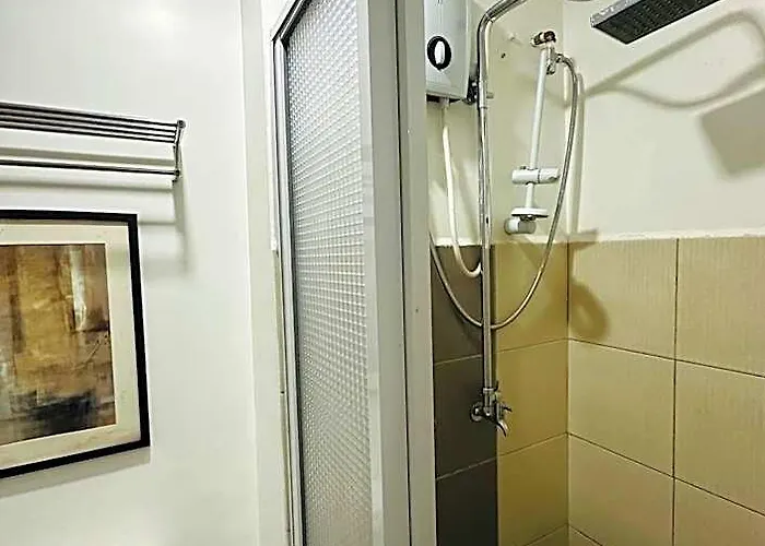 Near Mc Kinley Bgc 1 Bedroom With Balcony Neflix Hotel