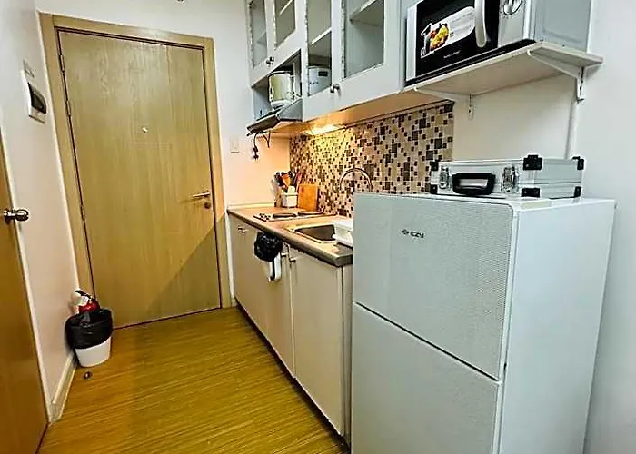 Hotel Near Mc Kinley Bgc 1 Bedroom With Balcony Neflix *
